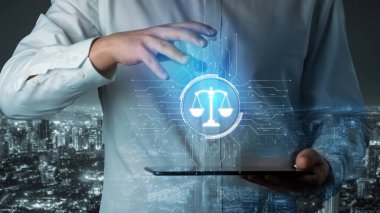 Adalet ölçeğini gösteren fütürist dijital hukuk arayüzü, dijital hukukun altını çizen, AI uyumu, dijital hukuk sistemleri ve güvenli yönetim için dijital hukuk düzenlemeleri. Muxer