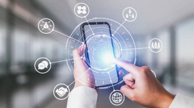 Kitle kaynak kullanımı işbirliği, fikir ve kitle kaynaklarına izin veriyor. Toplu kaynak kullanımı, topluluk güdümlü kitle kaynaklı katkılarla yeniliği destekliyor. Spire.