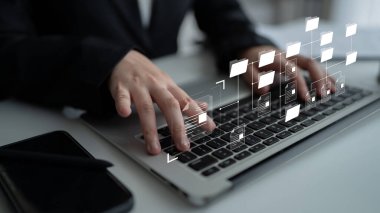 Dizin düzenini, dosya hiyerarşisini ve belge düzenini gösteren dijital dosya yapısı. Dosya yapısı yönetimi destekler, erişimi geliştirir ve dosya yapısı netliği artırır. Latch