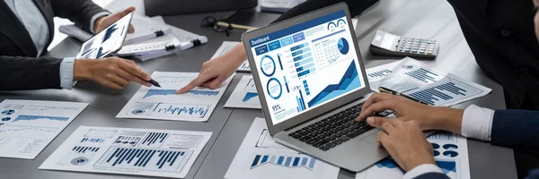 İş veri paneli, pazarlama stratejisi planlaması için iş zekası analizi sunar. Müşteri taleplerini analiz etmek ve iş dünyasının geleceğini önceden görmek için büyük veriler sunulur.