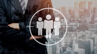 Hedef kitle analizi, müşteri segmentasyonu, kişiselleştirilmiş pazarlama, hedef kitle stratejileri ve akıllı müşteri profilleme yoluyla pazarlama verimliliği gelişimi. Muxer