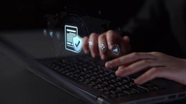 Uyum, standartlar, yasalar ve politikalarla uyumluluğu güvence altına alır. Güçlü bir uyum sistemi düzenlemelerin uygulanmasına, örgütlerin korunmasına ve küresel uyum sağlanmasına yardımcı olur. Muxer