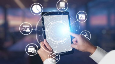 Modern dijital işletmelerde veri analizi ve gerçek zamanlı analitik, öngörü veri modellemesi, iş zekası analizleri ve veri odaklı karar verme stratejisi. Spire.