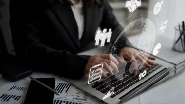 Küresel pazarlama ve finans stratejisi, dünya çapında ticari genişleme, uluslararası finans planlaması, sınır ötesi pazarlama ve küresel ticari başarı için dijital pazarlama araçları. Muxer