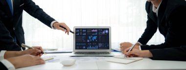 İş veri paneli, pazarlama stratejisi planlaması için iş zekası analizi sunar. Müşteri taleplerini analiz etmek ve iş dünyasının geleceğini önceden görmek için büyük veriler sunulur.