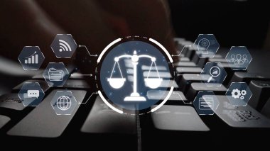 Adalet ölçeğini gösteren fütürist dijital hukuk arayüzü, dijital hukukun altını çizen, AI uyumu, dijital hukuk sistemleri ve güvenli yönetim için dijital hukuk düzenlemeleri. Muxer