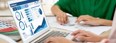 İş veri paneli, pazarlama stratejisi planlaması için iş zekası analizi sunar. Müşteri taleplerini analiz etmek ve iş dünyasının geleceğini önceden görmek için büyük veriler sunulur.