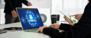 Yapay zeka etik standart hukuk ve bilgisayar ekranındaki kurallar yapay zeka etik şeffaflığının teknoloji suçunu önlediğine dair rapor sunuyor. canlı