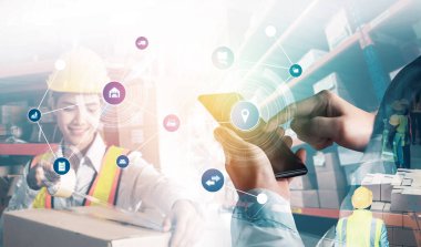 Paket toplama ve teslimatı tanımlamak için teknolojinin yenilikçi interneti olan akıllı depo yönetim sistemi. Gelecekteki tedarik zinciri ve lojistik ağ işi kavramı .