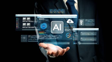 Takım elbiseli bir işadamı, teknoloji ve ticari yeniliğin geleceğini sembolize eden grafik ve grafikleri içeren dinamik bir yapay zeka veri analiz arayüzü sunuyor. Dörtgen