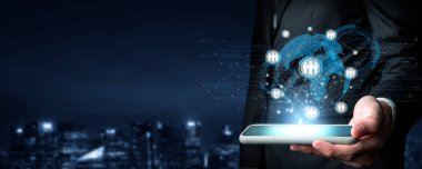 İş adamı ağ kurar, değerli bağlantılar kurar. EIDE profesyonel ağ ve fırsatları genişletmek için etkili insan ağ stratejileri