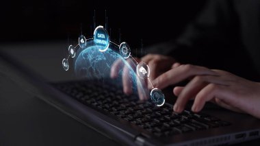 Veri güdümlü karar verme işi analitik, veri toplama ve yapay zeka sistemleri yoluyla güçlendirir. Veri güdümlü araçlar veri işleme ve veri görselleştirmesini veri platformları boyunca destekler. Muxer