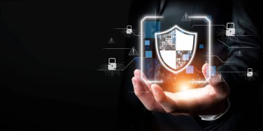 İş adamı siber güvenliğin özünü keşfeder. Siber koruma yöntemlerini, siber tehditleri derinlemesine araştır ve siber güvenlik duruşunu destekle. Siber Güvenlik Çağı EIDE 'de gezinmek için gerekli