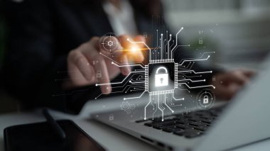 Siber güvenlik sistemi dijital altyapıyı koruyor. Siber güvenlik veri güvenliğini sağlar, sızıntıları önler, siber güvenlik savunmayı güçlendirir ve güvenli operasyonları destekler. Latch