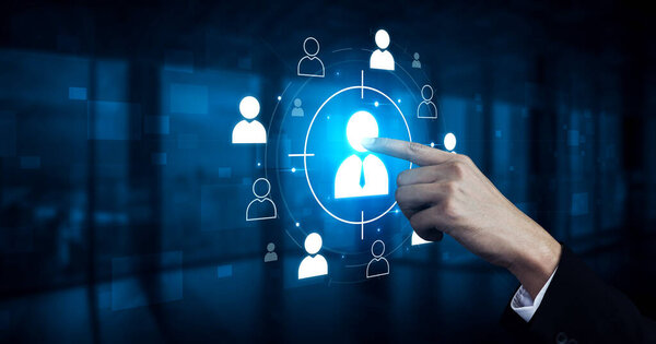 Ориентация на клиента помогает идентифицировать аудиторию. улучшает стратегическую цель, целевое ориентирование клиентов поддерживает сегментацию, повышает целевую аудиторию кампании, а целевое ориентирование клиентов увеличивает воздействие. Вауч