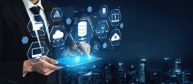 Bulut hesaplama, bulut stratejisi ve dijital altyapıyı ölçeklenebilir hizmetler, güvenli veri depolama ve bulut tabanlı dijital iş çözümleri ile dönüştüren bulut teknolojisi. Eğri