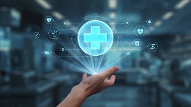 Laboratuvar arka planında yüzen tıbbi çapraz holograma yakın çekim. Belirtileri analiz etmek ve teşhis etmek için çapraz simge kullanarak elde erişim ve tıbbi verileri bağlamak. Sağlıklı..