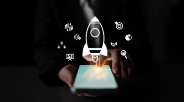 Girişim büyümesi, yenilikçilik, roketten esinlenilmiş momentum ve enerji sektörünün gelişimini ve girişimci başarısını sağlayan erken safha stratejileriyle başlar. Latch