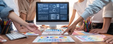 İş veri paneli, pazarlama stratejisi planlaması için iş zekası analizi sunar. Müşteri taleplerini analiz etmek ve iş dünyasının geleceğini önceden görmek için büyük veriler sunulur.