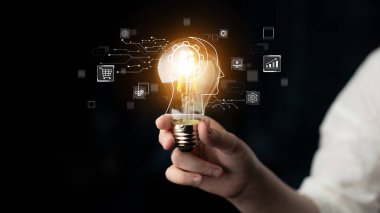 LLM 'de yapay zeka asistanı, büyük veriler, makine öğrenimi ve üretken yapay zeka gücü gelişmiş iş uygulamaları için ajanssal yapay zekayı destekliyor. Latch