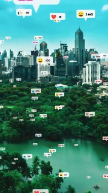 Sosyal medya simgeleri, sosyal ağ uygulama platformu üzerinden insanların karşılıklı bağlantılarını gösteriyor. Çevrimiçi toplum ve sosyal medya pazarlama stratejisi kavramı .