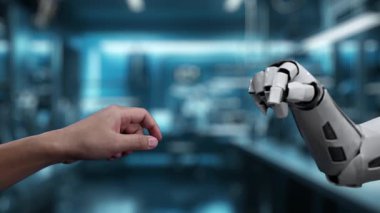 Robot ve insan eliyle insan anatomisi ikonunu işaret ediyor. Robot el ve insanın birlikte çalışırken röntgen hologramıyla bulanık labaratuvarı işaret etmesine yakın çekim. Sağlıklı..