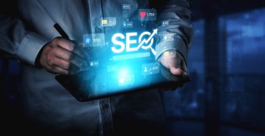 Bağlantı ölçüleriyle sosyal medya pazarlama stratejisi. Sosyal pazarlama medya görüşünü artırıyor. Sosyal medya pazarlaması trafiği yönlendirir. Sosyal medya pazarlaması bağlılığı artırır. Eğri