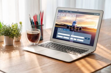 Online uçuş rezervasyon sitesi mod rezervasyon sistemi sağlar. Seyahat teknolojisi kavramı .