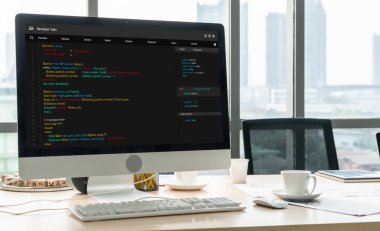 Model uygulama ve program kodlaması için bilgisayar ekranında yazılım geliştirme programlama