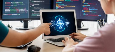 Yapay zeka etik standart hukuk ve bilgisayar ekranındaki kurallar yapay zeka etik şeffaflığının teknoloji suçunu önlediğine dair rapor sunuyor. canlı