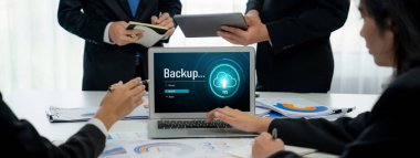 Yedek Depolama Verisi İnternet Teknolojisi İş Konsepti. Veritabanı depolama teknolojisi dosya aktarım paylaşımı, siber, büyük veri bilgileri, internet bankacılığı uygulaması yükleme canlısı