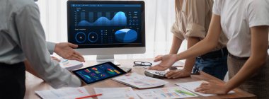 İş veri paneli pazarlama stratejisi planlaması için canlı iş zekası analizi sağlar