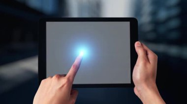 Kripto para birimi, merkezi olmayan defi sistemleriyle dijital finansmanı sağlıyor. Kripto para piyasası blok zinciri yoluyla büyür ve kripto para defteri işlemleri NFT 'nin güvenli finans yeniliğini sunar. Spire.