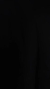 İşadamı, ticari kar artışının gelecekteki hedefe arttığını gösteren imalı bir tablo çizdi. Şirket işlerinin yükselmesi için mükemmel bir mali durum. Finans ve para teknolojisi .