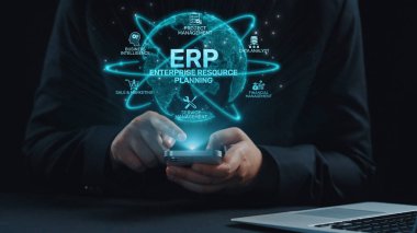 ERP platformu, kurumsal kaynak planlaması, entegrasyon, veri akışı, iş verimliliği, finans, envanter ve insan kaynaklarının iyileştirilmesi için merkezi sistemi göstermektedir. Elide