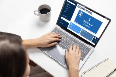 Şirket işleri için canlı bilgisayar yazılımının müşteri deneyimi ve gözden geçirme analizi