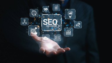 SEO görünürlüğünü geliştirmek için SEO konsepti, SEO ile ilgili dijital araçlar ve SEO performans simgeleri stratejik pazarlama için odaklanmış bir planda gösteriliyor. Elide