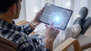 Veri gizliliği ve siber güvenlik simgeleri şifreleme, veri gizliliği korumaları ve siber güvenlik savunması gösteriyor. Veri gizliliği siber güvenlik ve erişim kontrolünü sağlar. Gist