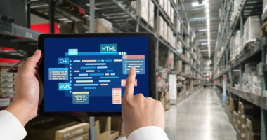 Yeni uygulama geliştirme için HTML, ve C Brisk gibi çeşitli programlama dillerinin kodlama ekranı ile yazılım geliştirme veya programlama çalışmaları