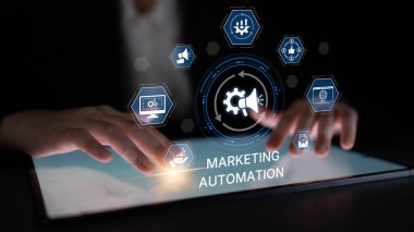 Pazarlama otomasyon diyagramı sunumu yapay zeka odaklı kampanya iş akışı, pazarlama otomasyonu, veri odaklı strateji, pazarlama otomasyon araçları ve iş dünyasında piyasa otomasyon süreci. Eğri