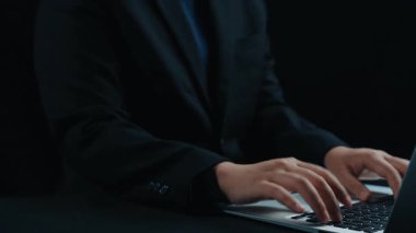 LLM Teknoloji, Büyük Veri, Makine Öğrenme, İş Desteği için Üretici AI, Geleceğin AI Teknolojisi ve Yapay Zeka Mühendisliği Asistan Beyin İşlemcisi. Elide